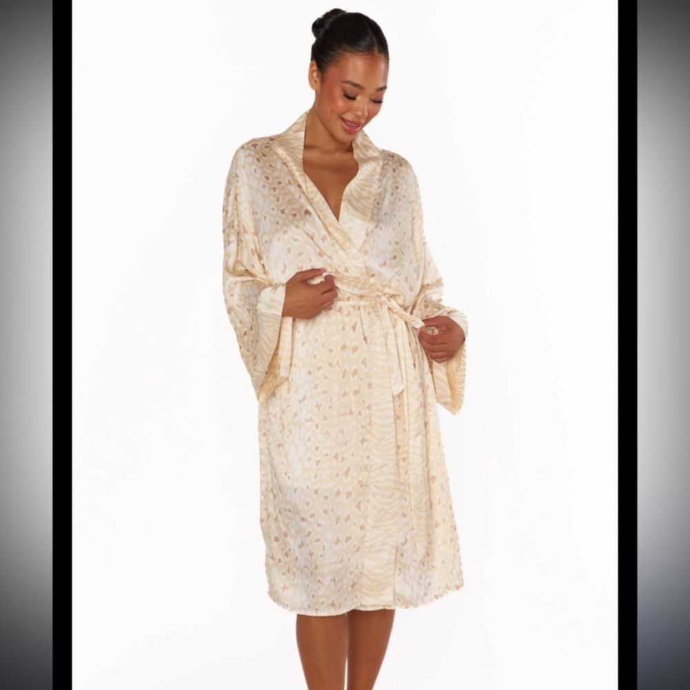 Show me your MuMu Harlow robe animal print O/S casual, bride, bridesmaid